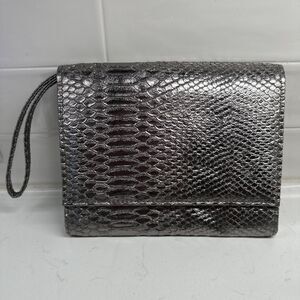 Neiman Marcus Silver Metallic Snakeskin Faux Leather Clutch Wristlet Purse